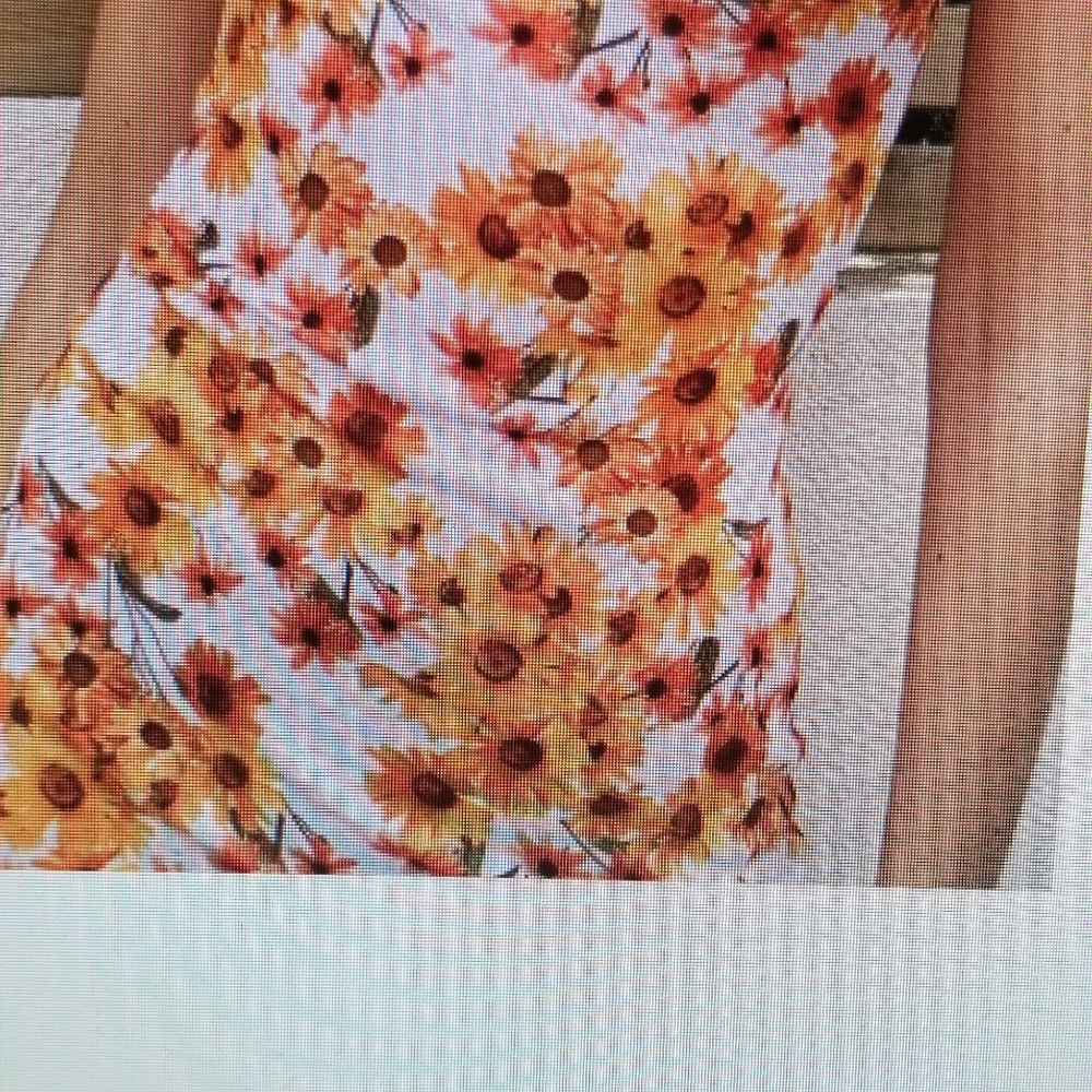 Pretty Little Thing White Sunflower Print Size 6
